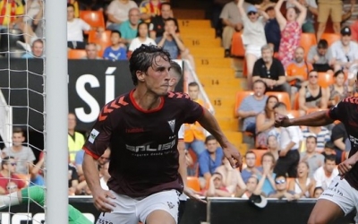 Eloy Gila celebrant el seu gol a Mestalla | Queso Mecánico